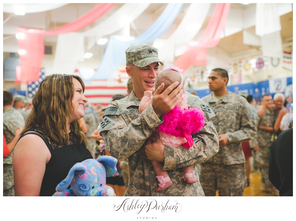 Palm Springs military photographer, twentynine palms homecoming photographer, 29 palms homecoming photographer, fort irwin homecoming photographer, san diego military photographer