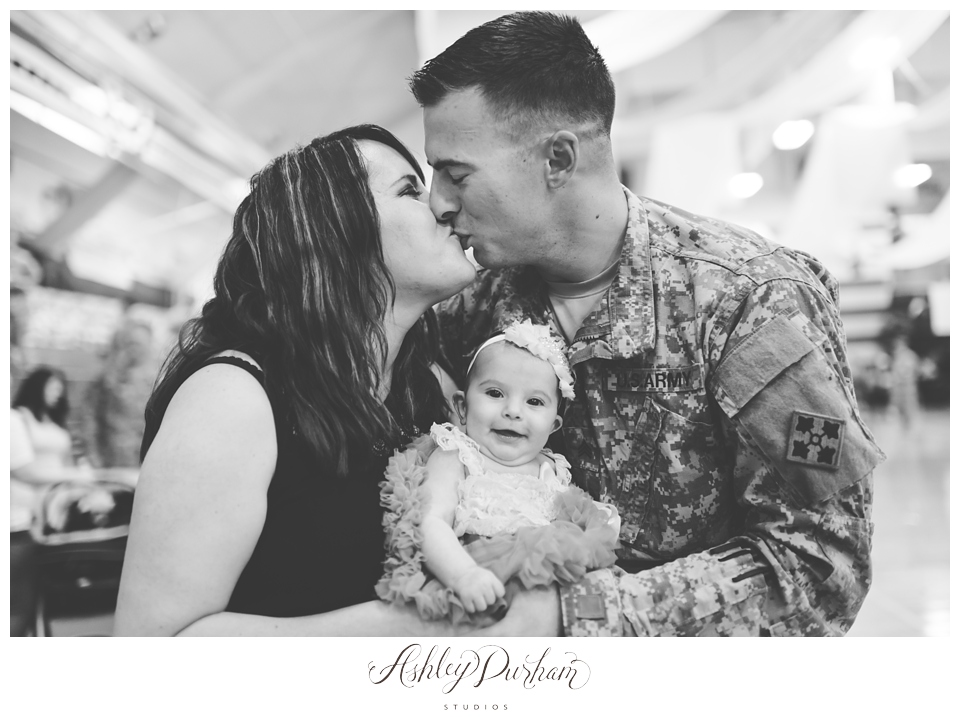 Palm Springs military photographer, twentynine palms homecoming photographer, 29 palms homecoming photographer, fort irwin homecoming photographer, san diego military photographer