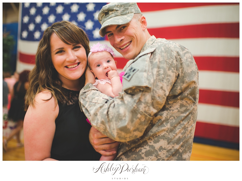 Palm Springs military photographer, twentynine palms homecoming photographer, 29 palms homecoming photographer, fort irwin homecoming photographer, san diego military photographer