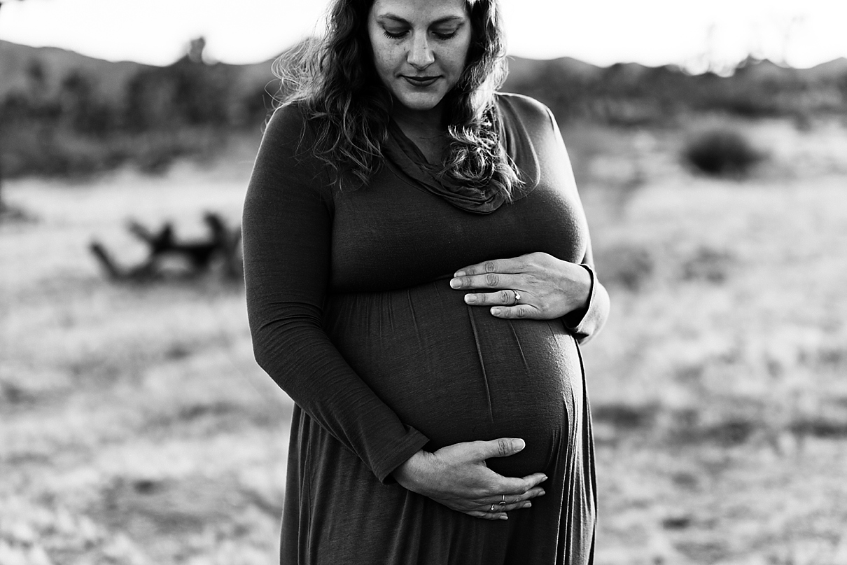 Joshua Tree maternity photos, desert maternity photos, desert pregnancy photos
