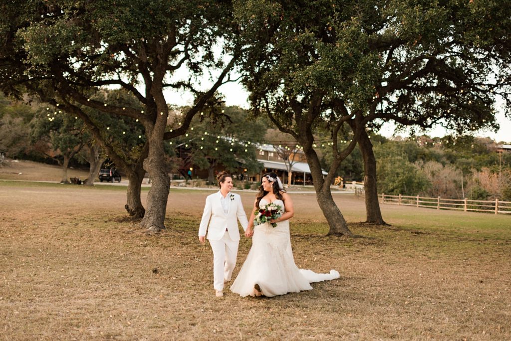 wedding photos at rockin b ranch in pipe creek texas