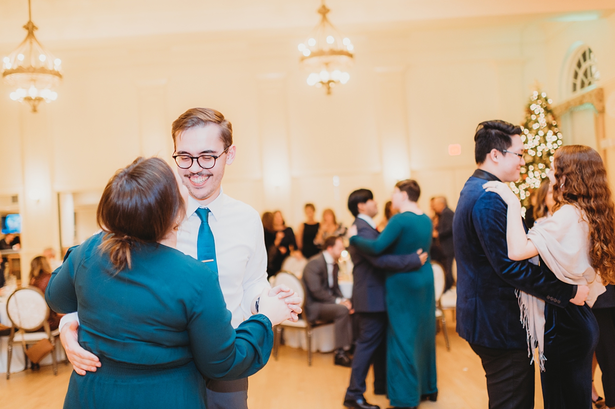 reception photos of guests dancing at kenosha wedding