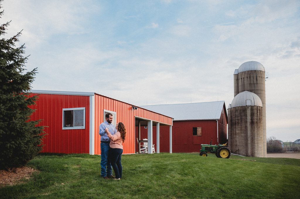 engagement photos with a barn