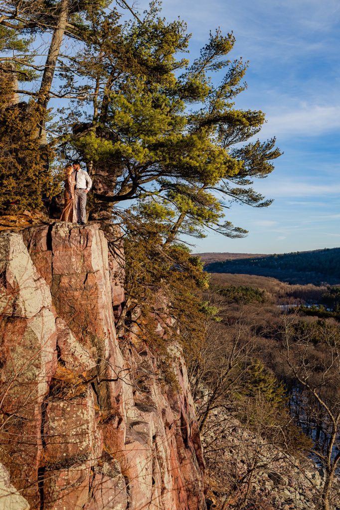 devils lake engagement session