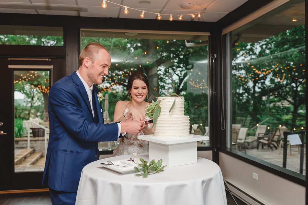 wedding couple cutting cake