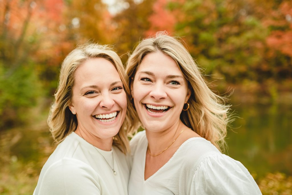 adult sisters posing together for family photos