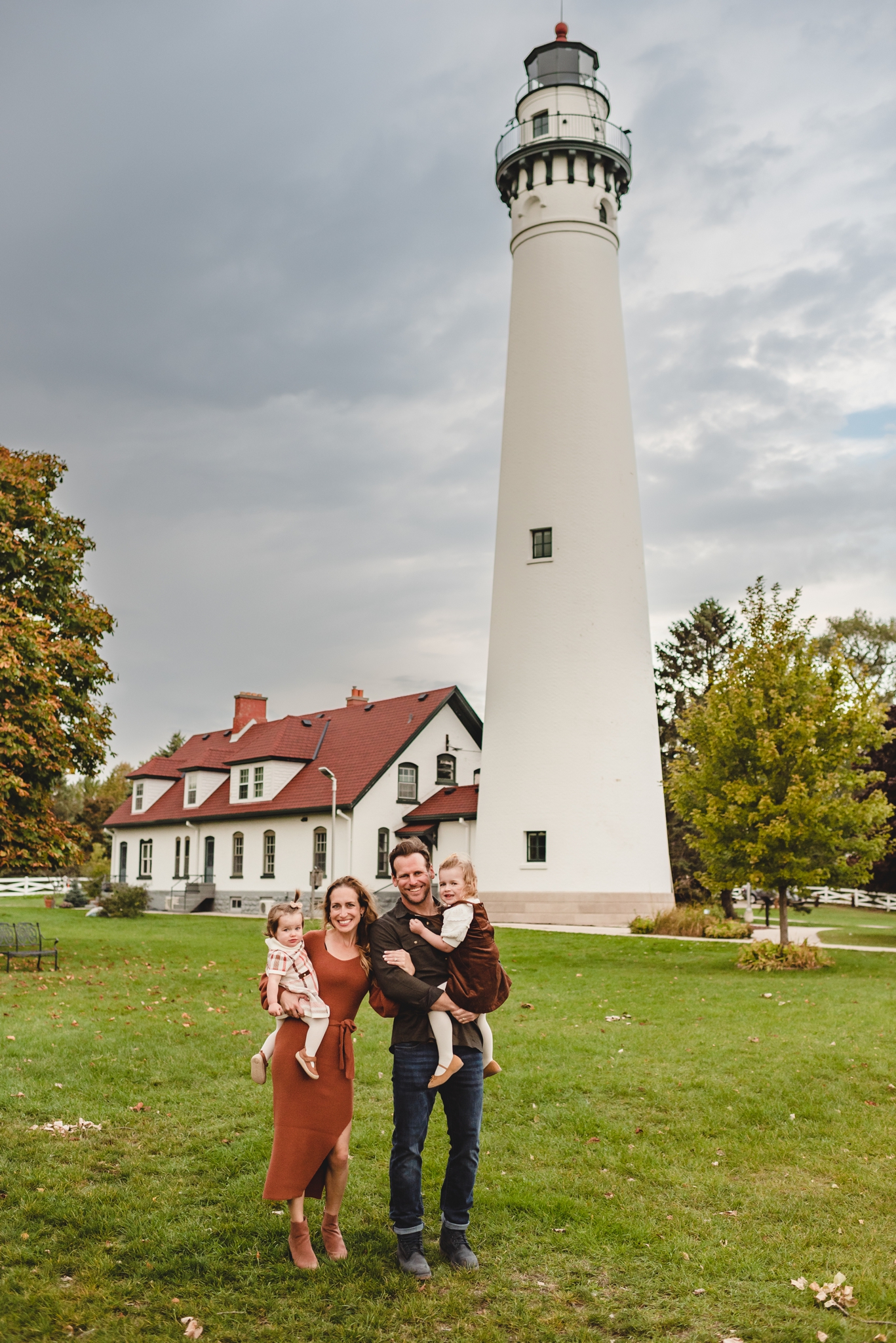 family photos at wind point lighthouse in racine