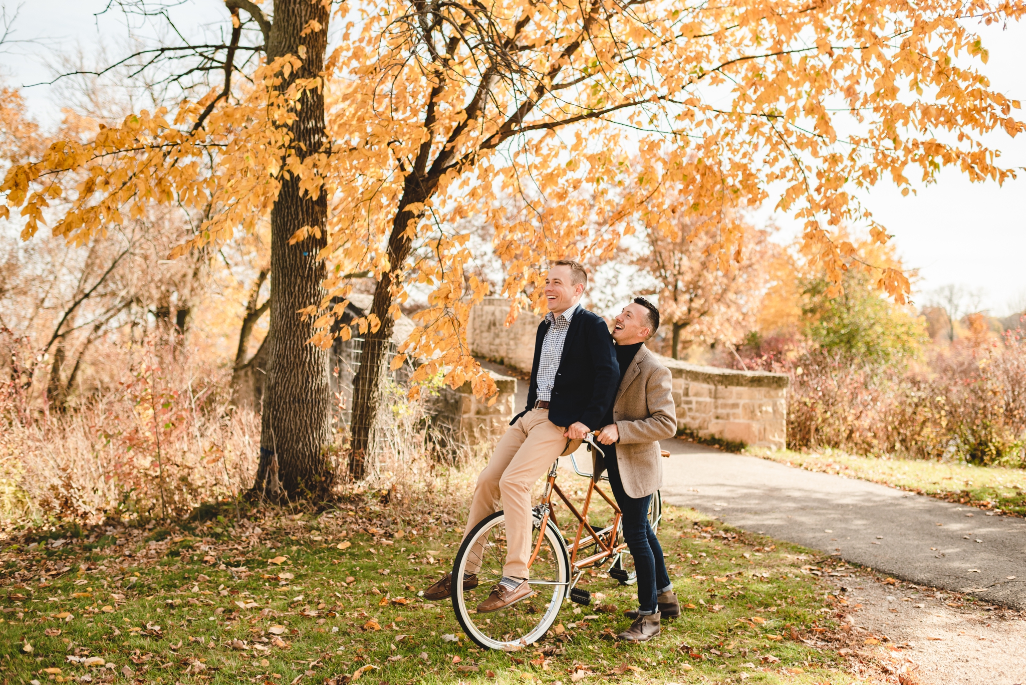engagement photos using tandem bike