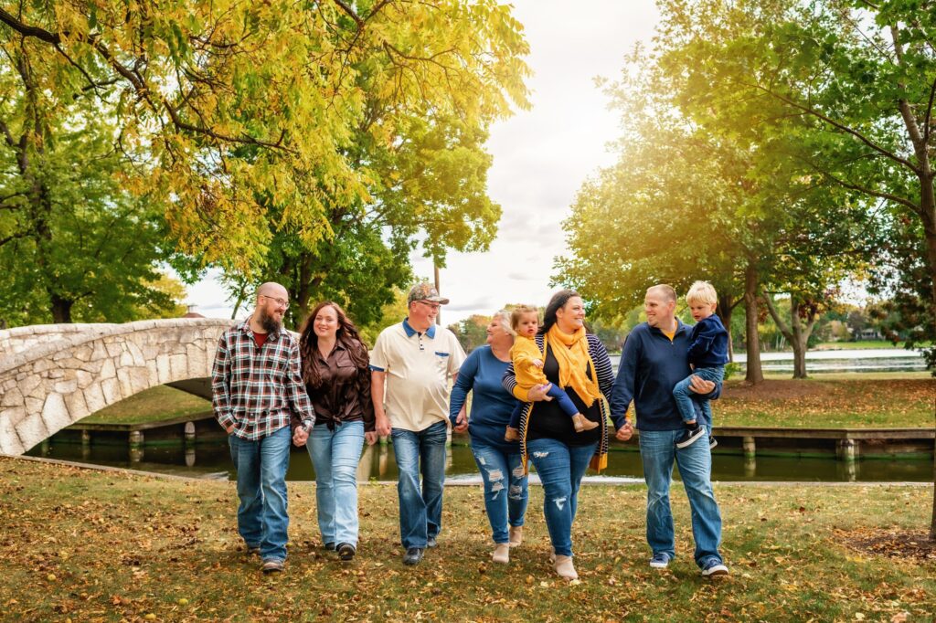Fall Extended Family Photos at Doty Park in Neenah