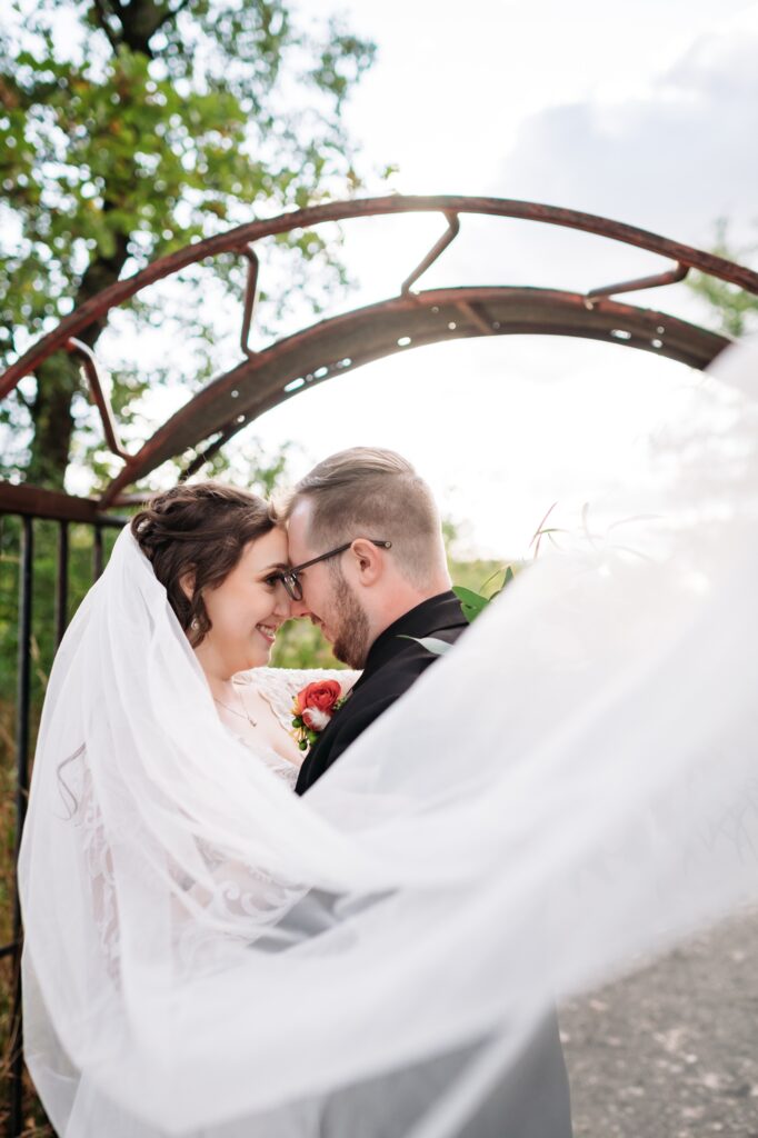 bride and groom photo with long veil