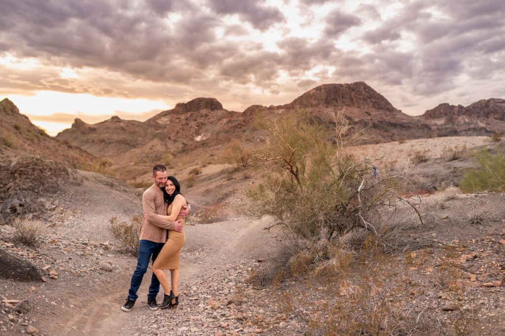 couples desert session in arizona 