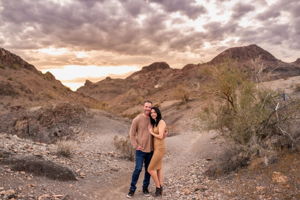 couples desert session in arizona 
