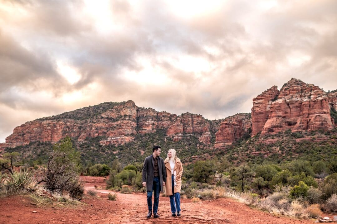how to get amazing engagement photos in sedona