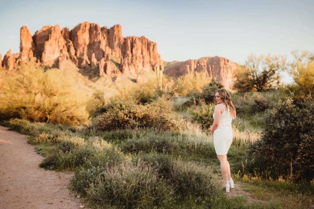 senior photos with superstition mountains