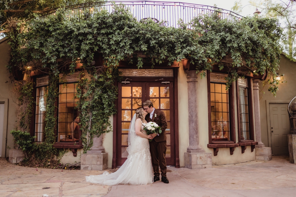 wedding photos at the provencal garden at the wright house in mesa arizona