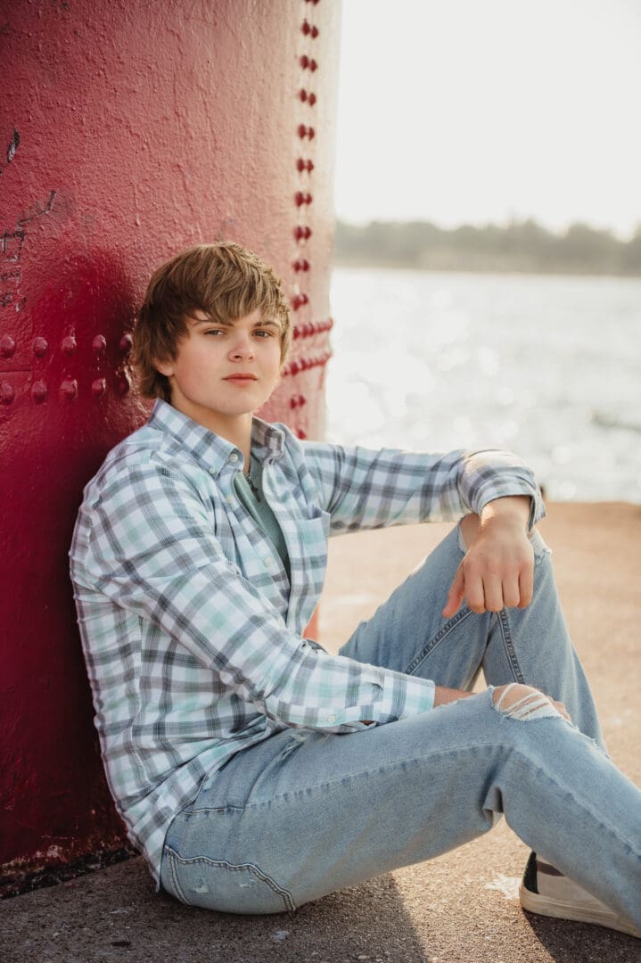 senior session at a lighthouse